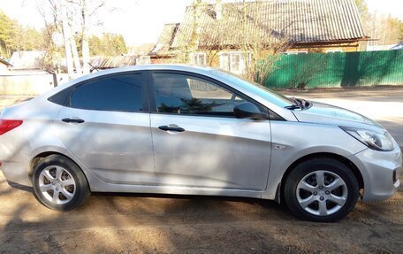 Hyundai Solaris II рестайлинг, 2011 год, 680 000 рублей, 3 фотография