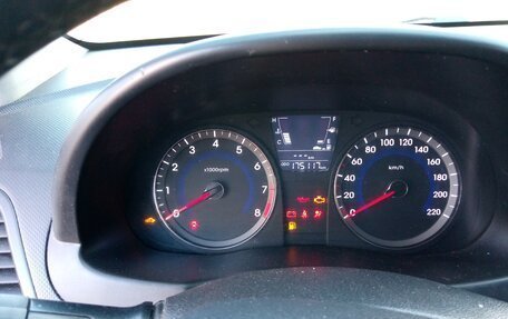 Hyundai Solaris II рестайлинг, 2011 год, 680 000 рублей, 7 фотография