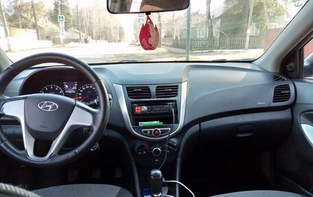 Hyundai Solaris II рестайлинг, 2011 год, 680 000 рублей, 6 фотография