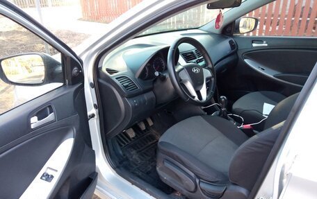 Hyundai Solaris II рестайлинг, 2011 год, 680 000 рублей, 5 фотография