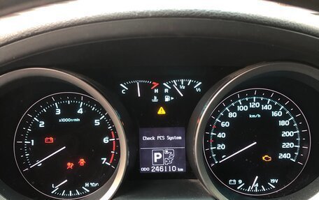 Toyota Land Cruiser 200, 2010 год, 2 750 000 рублей, 11 фотография