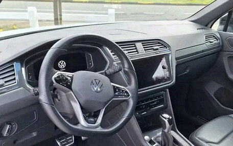 Volkswagen Tiguan II, 2022 год, 2 600 000 рублей, 6 фотография