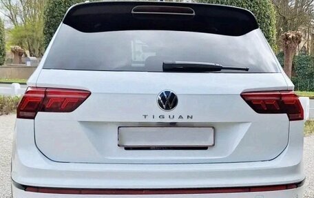 Volkswagen Tiguan II, 2022 год, 2 600 000 рублей, 5 фотография