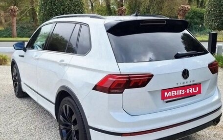 Volkswagen Tiguan II, 2022 год, 2 600 000 рублей, 4 фотография