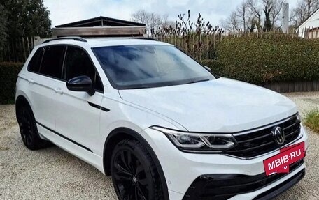 Volkswagen Tiguan II, 2022 год, 2 600 000 рублей, 3 фотография