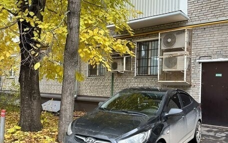 Hyundai Solaris II рестайлинг, 2013 год, 750 000 рублей, 1 фотография