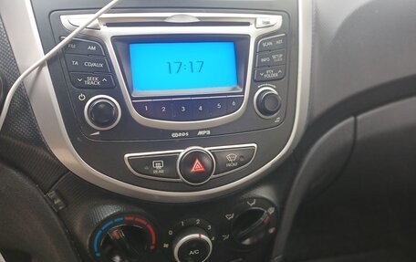 Hyundai Solaris II рестайлинг, 2012 год, 570 000 рублей, 5 фотография