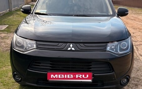 Mitsubishi Outlander III рестайлинг 3, 2012 год, 1 170 000 рублей, 2 фотография