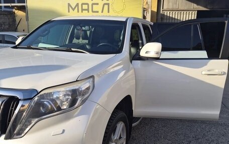 Toyota Land Cruiser Prado 150 рестайлинг 2, 2014 год, 2 700 000 рублей, 3 фотография