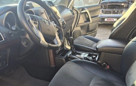 Toyota Land Cruiser Prado 150 рестайлинг 2, 2014 год, 2 700 000 рублей, 6 фотография