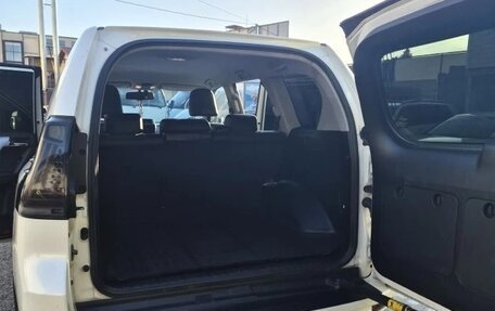 Toyota Land Cruiser Prado 150 рестайлинг 2, 2014 год, 2 700 000 рублей, 12 фотография