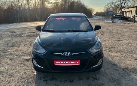 Hyundai Solaris II рестайлинг, 2013 год, 450 000 рублей, 1 фотография