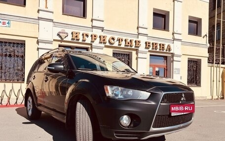 Mitsubishi Outlander III рестайлинг 3, 2012 год, 950 000 рублей, 1 фотография