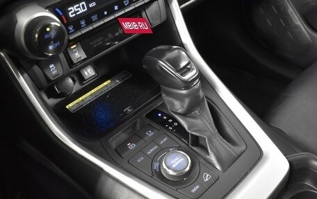 Toyota RAV4, 2020 год, 2 893 100 рублей, 21 фотография