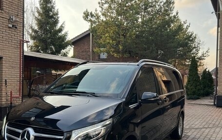 Mercedes-Benz V-Класс, 2016 год, 4 400 000 рублей, 3 фотография