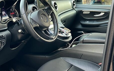 Mercedes-Benz V-Класс, 2016 год, 4 400 000 рублей, 25 фотография