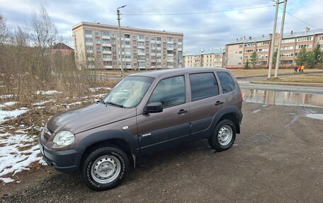 Chevrolet Niva I рестайлинг, 2017 год, 630 000 рублей, 3 фотография