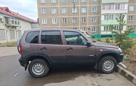 Chevrolet Niva I рестайлинг, 2017 год, 630 000 рублей, 4 фотография