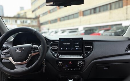 Hyundai Solaris II рестайлинг, 2021 год, 1 700 000 рублей, 9 фотография