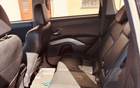 Mitsubishi Outlander III рестайлинг 3, 2012 год, 950 000 рублей, 16 фотография