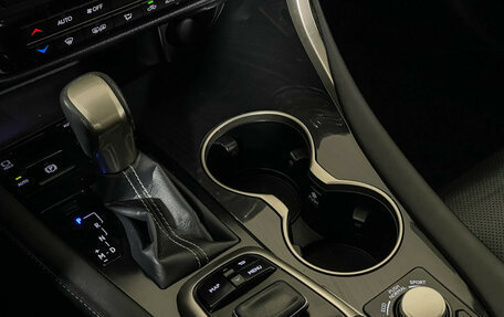 Lexus RX IV рестайлинг, 2018 год, 4 900 000 рублей, 18 фотография