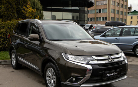Mitsubishi Outlander III рестайлинг 3, 2018 год, 2 048 000 рублей, 2 фотография