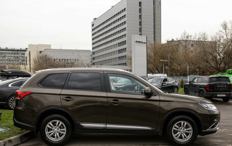 Mitsubishi Outlander III рестайлинг 3, 2018 год, 2 048 000 рублей, 3 фотография