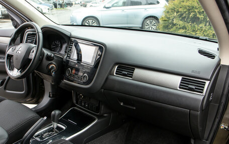 Mitsubishi Outlander III рестайлинг 3, 2018 год, 2 048 000 рублей, 7 фотография