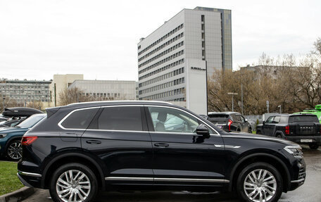 Volkswagen Touareg III, 2019 год, 5 998 000 рублей, 3 фотография
