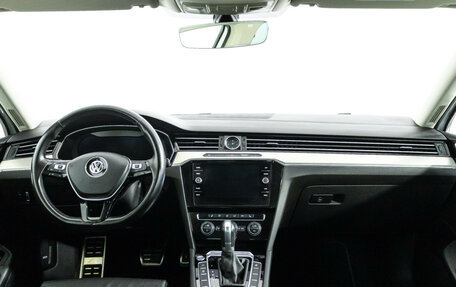 Volkswagen Passat B8 рестайлинг, 2019 год, 2 549 700 рублей, 13 фотография