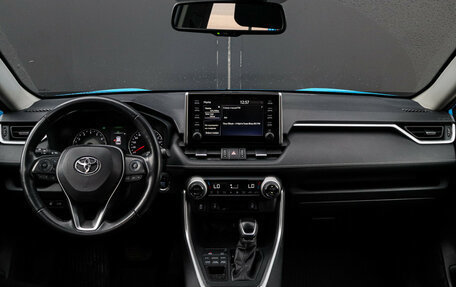 Toyota RAV4, 2020 год, 3 000 000 рублей, 9 фотография