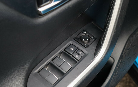 Toyota RAV4, 2020 год, 3 000 000 рублей, 13 фотография