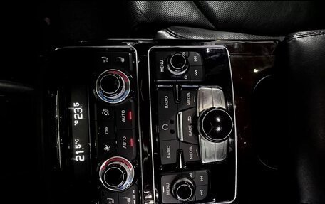 Audi A8, 2011 год, 1 850 000 рублей, 5 фотография