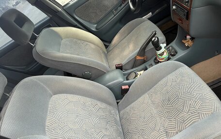 Toyota Avensis III рестайлинг, 1998 год, 255 000 рублей, 29 фотография