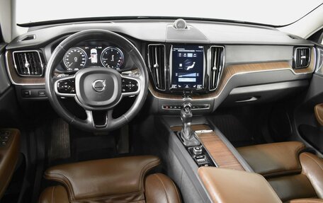 Volvo XC60 II, 2018 год, 3 553 900 рублей, 6 фотография