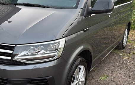 Volkswagen Caravelle T6 рестайлинг, 2016 год, 3 400 000 рублей, 3 фотография