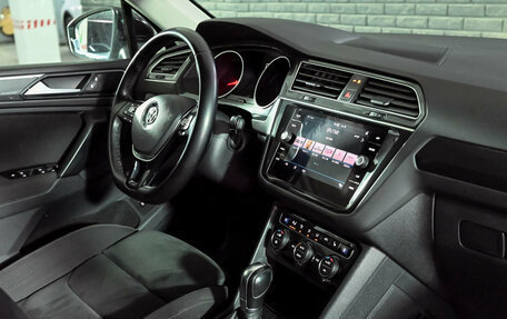 Volkswagen Tiguan II, 2017 год, 2 500 000 рублей, 18 фотография