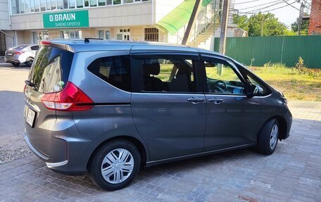 Honda Freed II, 2021 год, 1 550 000 рублей, 6 фотография