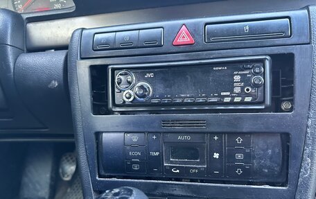 Audi A4, 1999 год, 265 000 рублей, 10 фотография