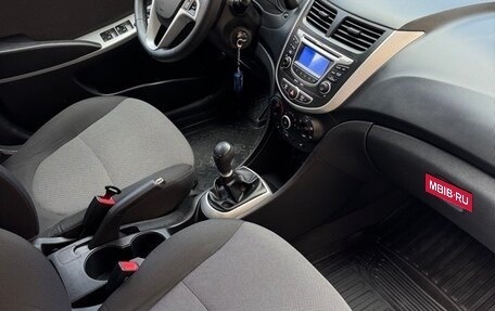 Hyundai Solaris II рестайлинг, 2012 год, 880 000 рублей, 22 фотография