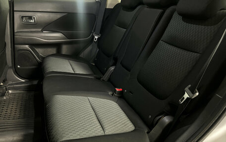 Mitsubishi Outlander III рестайлинг 3, 2014 год, 1 150 000 рублей, 23 фотография