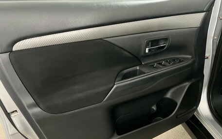 Mitsubishi Outlander III рестайлинг 3, 2014 год, 1 150 000 рублей, 24 фотография