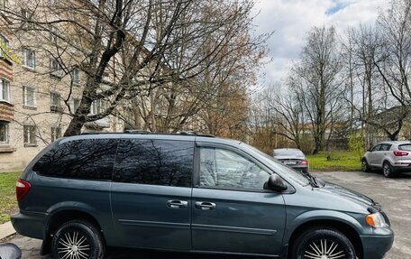 Chrysler Town & Country IV, 2005 год, 800 000 рублей, 2 фотография