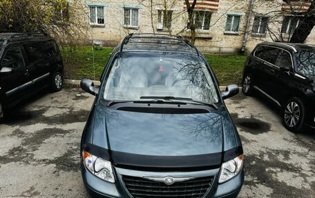 Chrysler Town & Country IV, 2005 год, 800 000 рублей, 8 фотография