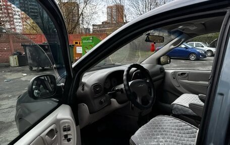 Chrysler Town & Country IV, 2005 год, 800 000 рублей, 14 фотография