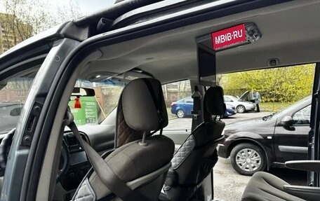 Chrysler Town & Country IV, 2005 год, 800 000 рублей, 15 фотография