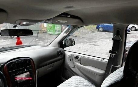 Chrysler Town & Country IV, 2005 год, 800 000 рублей, 17 фотография