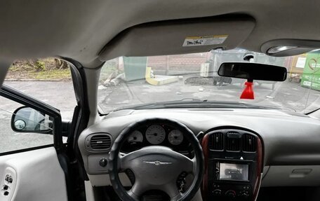 Chrysler Town & Country IV, 2005 год, 800 000 рублей, 18 фотография