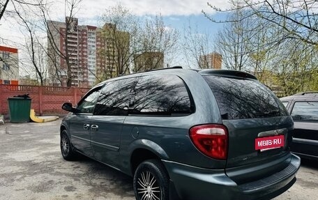 Chrysler Town & Country IV, 2005 год, 800 000 рублей, 5 фотография