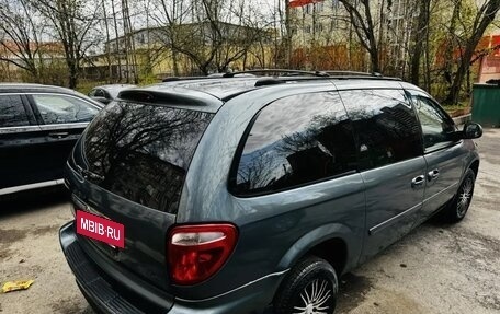 Chrysler Town & Country IV, 2005 год, 800 000 рублей, 12 фотография